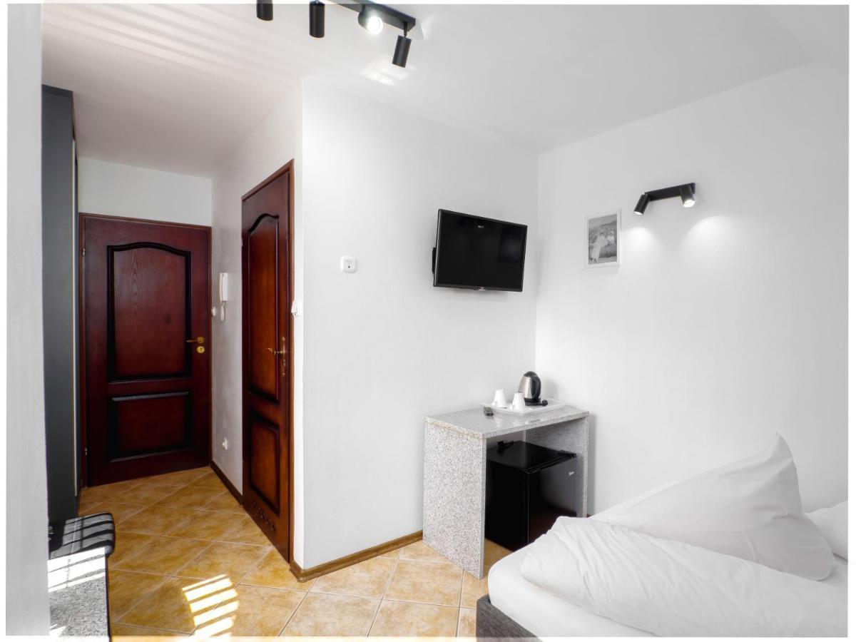 "Apollo" - Domki, Apartamenty I Pokoje Z Klimatyzacja Криниця-Морська Екстер'єр фото