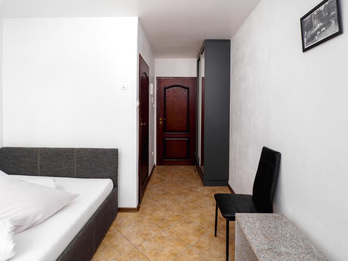 "Apollo" - Domki, Apartamenty I Pokoje Z Klimatyzacja Криниця-Морська Екстер'єр фото